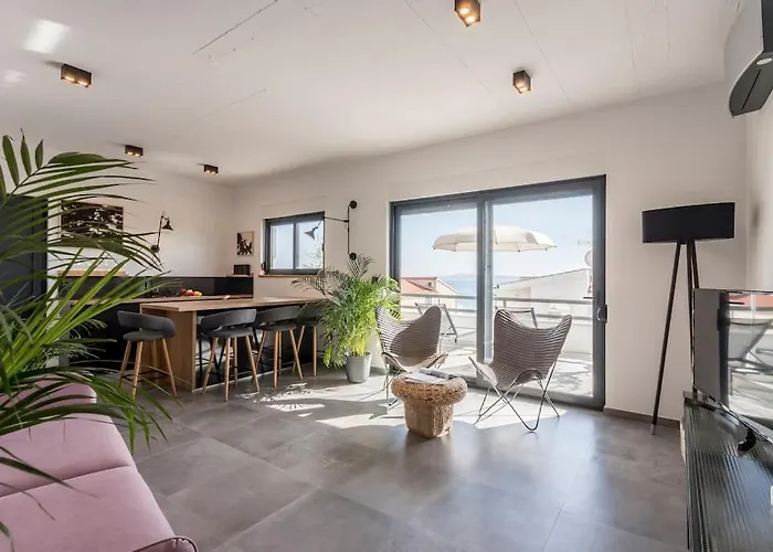 펜션 Lolina,sea On A Palm! Heated Pool 트로기르