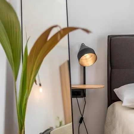 Nyaraló Lolina,sea On A Palm! Heated Pool Trogir