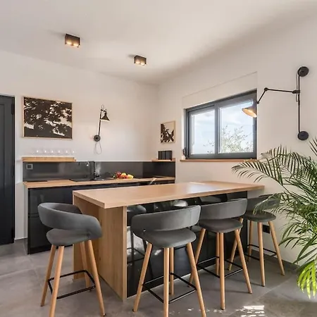 Nyaraló Lolina,sea On A Palm! Heated Pool *