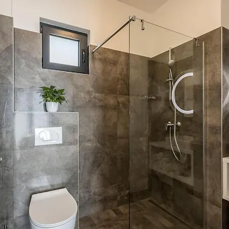 Nyaraló Lolina,sea On A Palm! Heated Pool